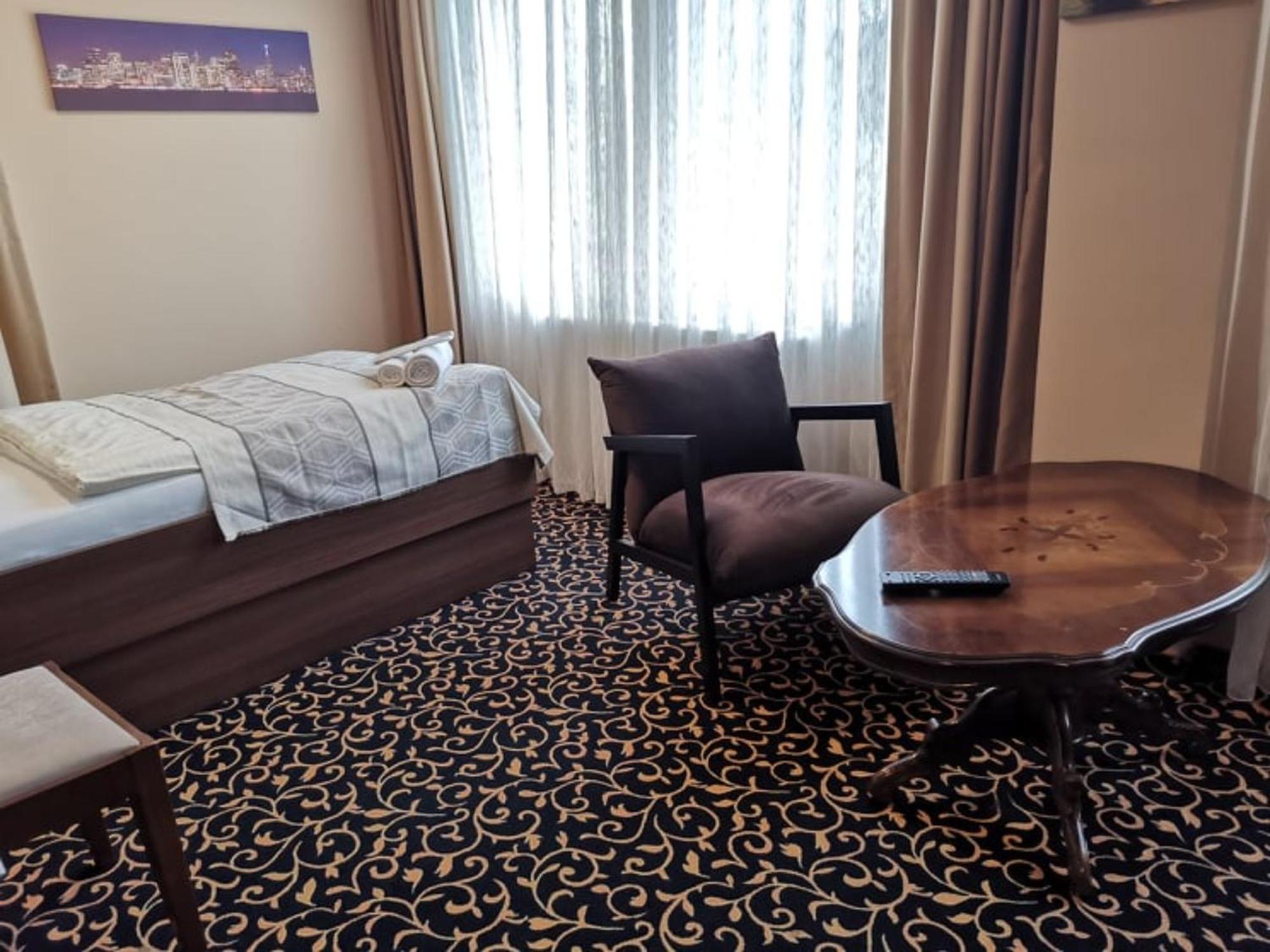 Hotel Zum Weissen Ochsen อาเลิน ภายนอก รูปภาพ