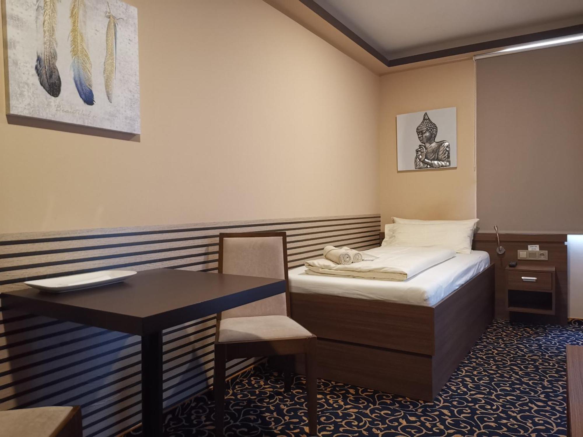 Hotel Zum Weissen Ochsen อาเลิน ภายนอก รูปภาพ