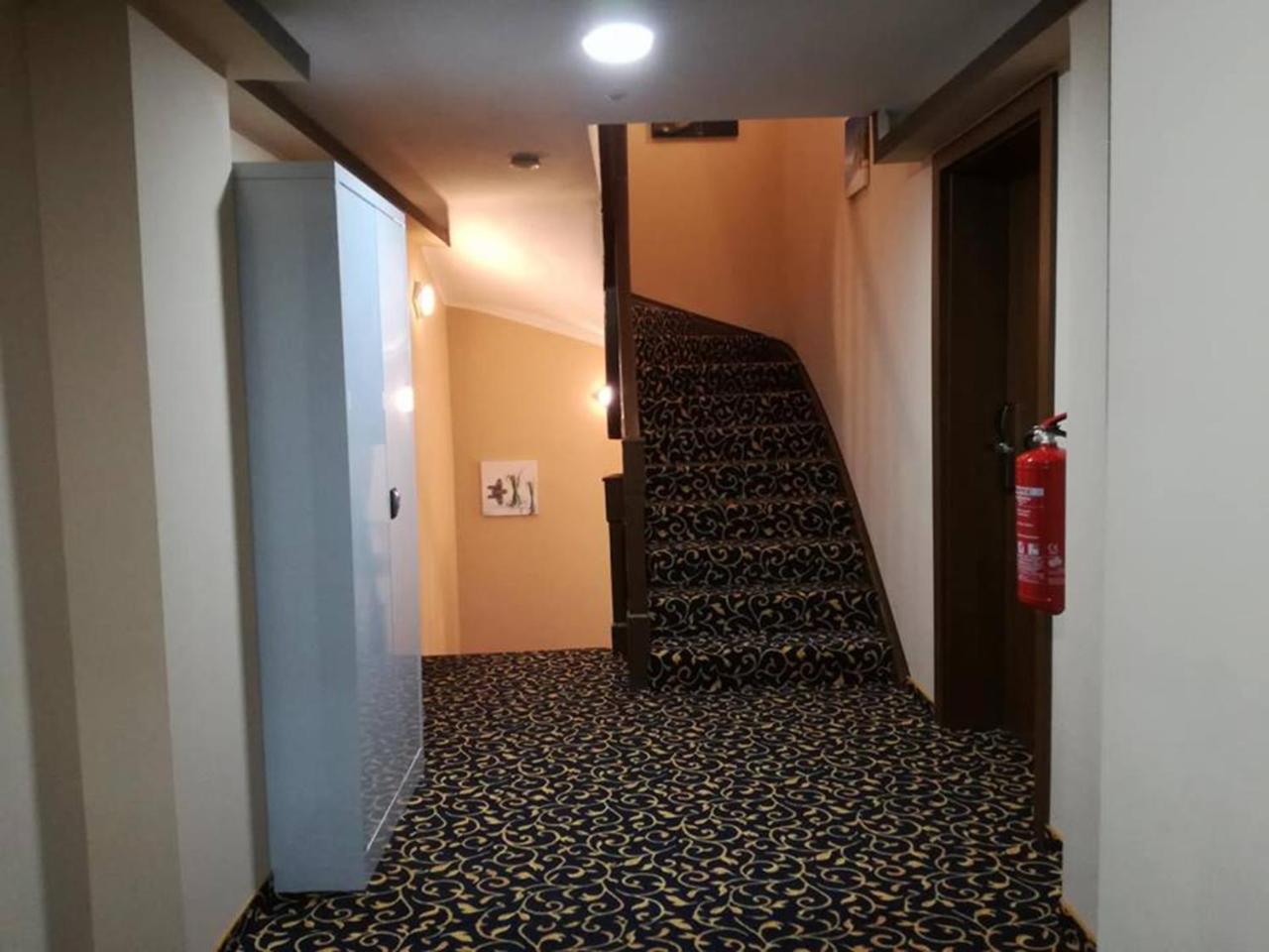 Hotel Zum Weissen Ochsen อาเลิน ภายนอก รูปภาพ