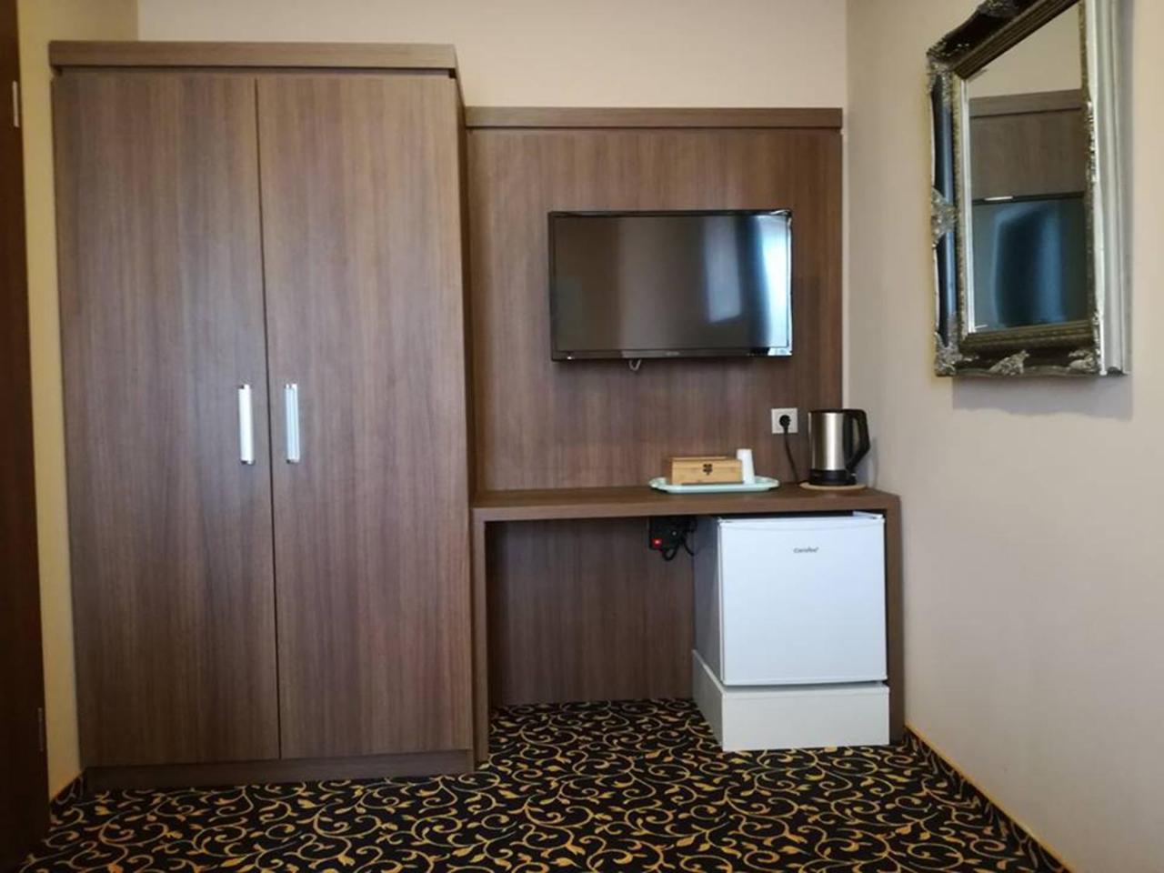 Hotel Zum Weissen Ochsen อาเลิน ภายนอก รูปภาพ