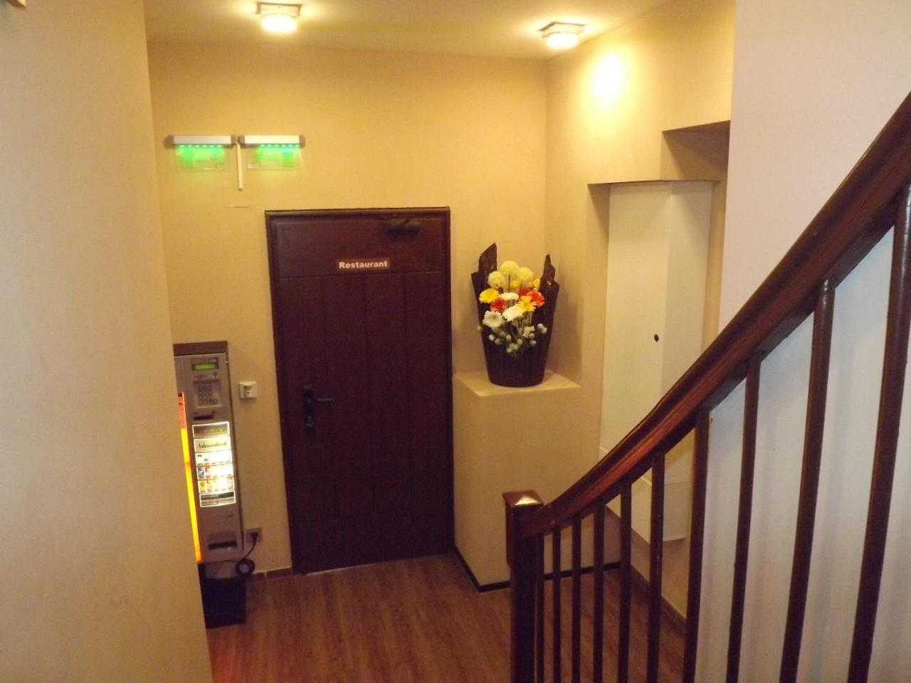 Hotel Zum Weissen Ochsen อาเลิน ภายนอก รูปภาพ