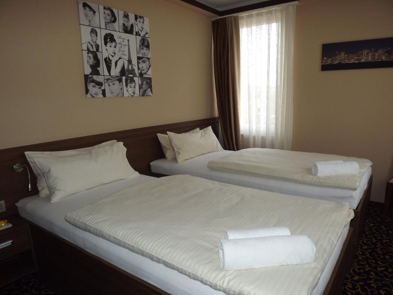 Hotel Zum Weissen Ochsen อาเลิน ภายนอก รูปภาพ