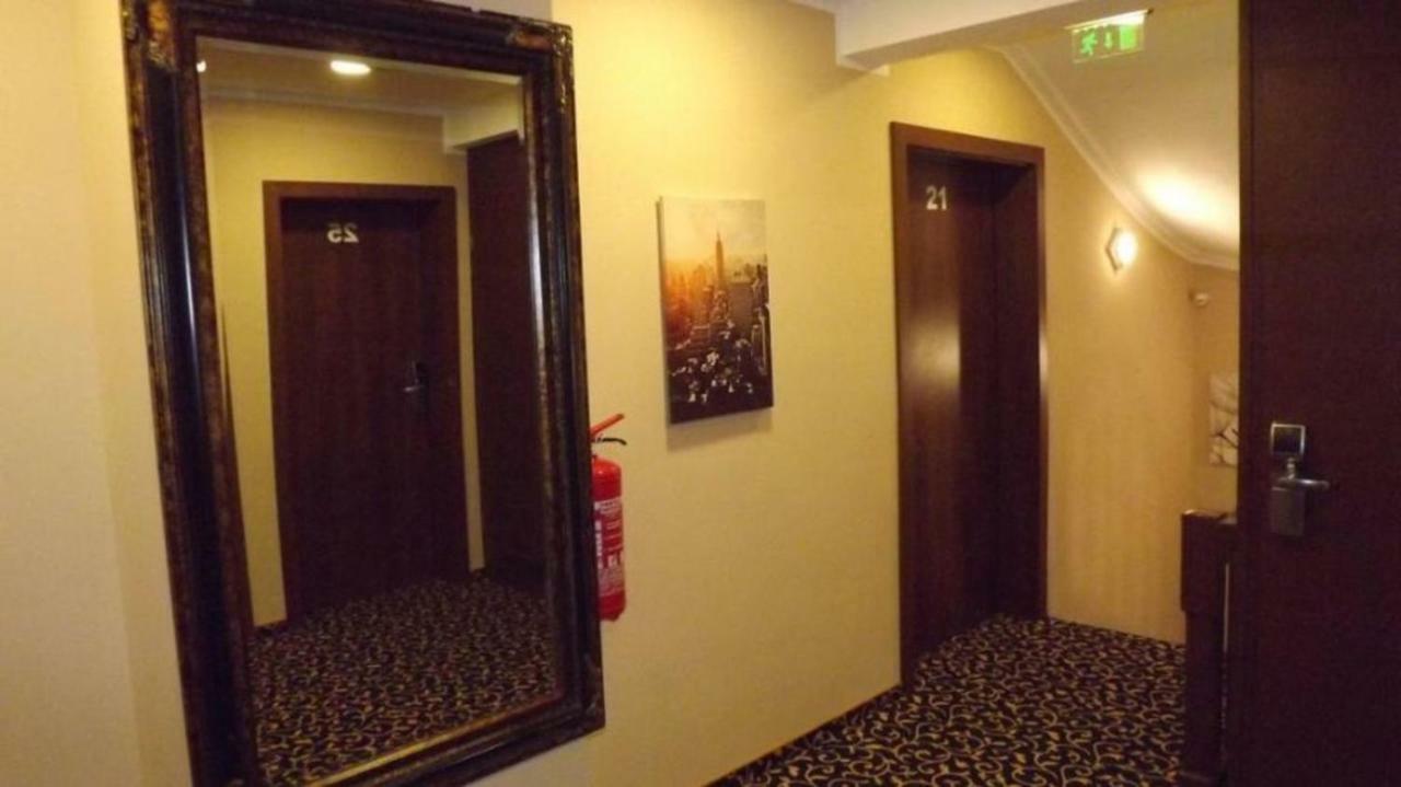 Hotel Zum Weissen Ochsen อาเลิน ภายนอก รูปภาพ